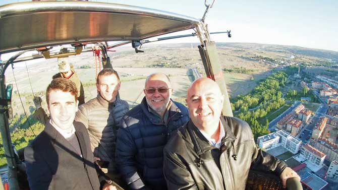 Los candidatos de Ciudadanos, en un viaje en globo por Ávila.