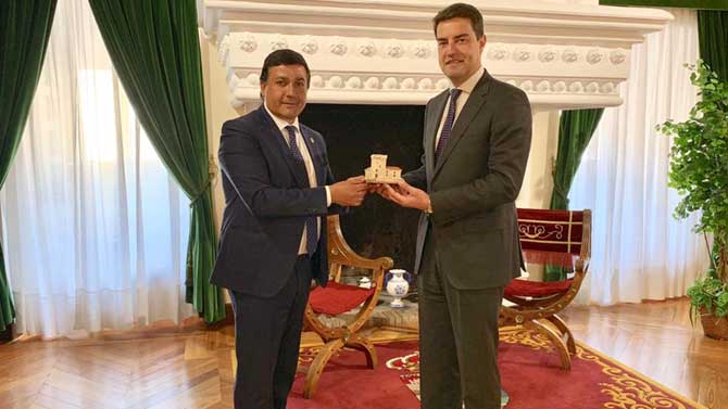 El presidente de las Cortes de Castilla y León, Ángel Ibáñez, visita la Diputación de Ávila.