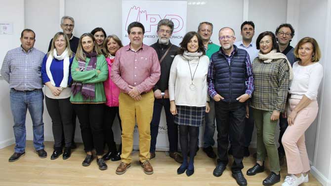 Javier Cerrajero con los candidatos de UPyP al Ayuntamiento de Ávila.