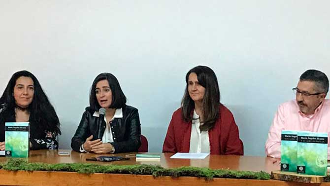 Presentación del libro de María Ángeles Álvarez ‘Y en el aire al soplar’.