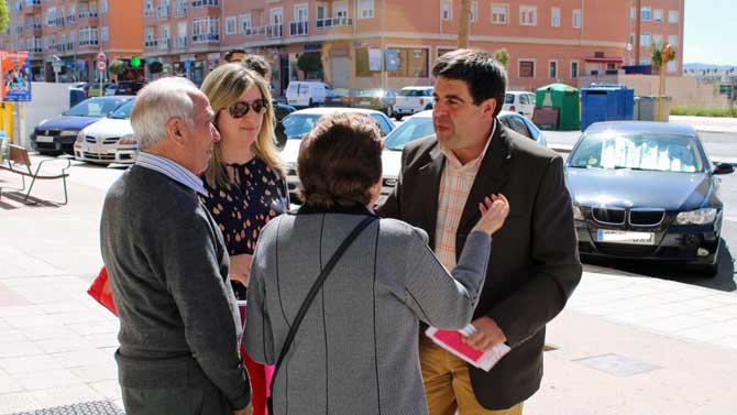El candidato de UPyD en el barrio de la Universidad.
