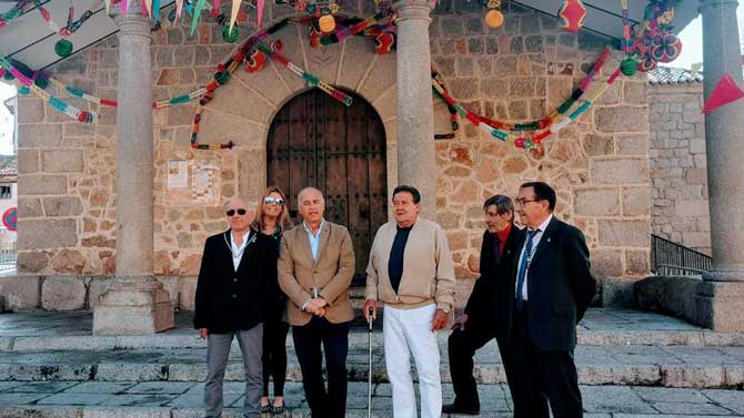 Los candidatos Ruth Pindado y Miguel &Aacute;ngel Garc&iacute;a Nieto en las Vacas.