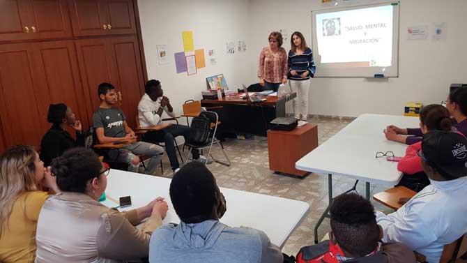 Charla de la psic&oacute;loga de Faema.