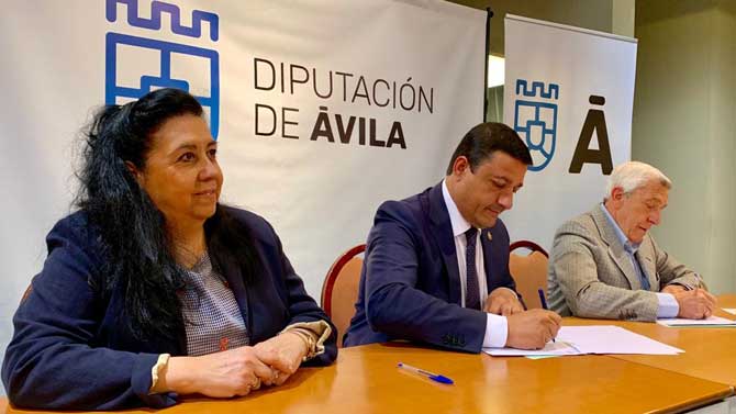 Firma del convenio entre Diputación y Banco de Alimentos.