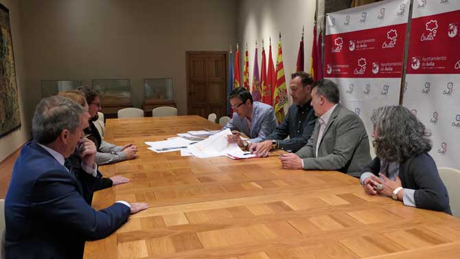 Reunión para analizar las obras en el Polígono de Las Hervencias.