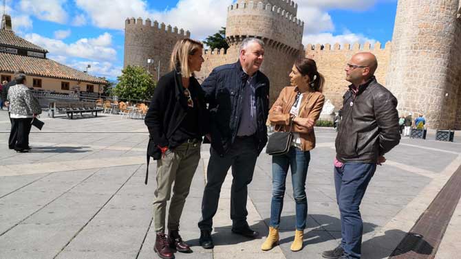 Vázquez y otros candidatos del PSOE, el domingo en el Grande.