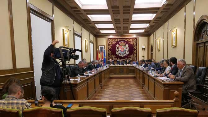 Pleno extraordinario en la Diputación de Ávila.