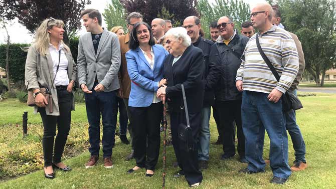 Candidatos del PP con miembros de asociaciones de discapacidad.