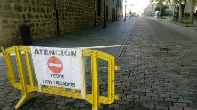 Calle San Segundo, peatonalizada durante el fin de semana.