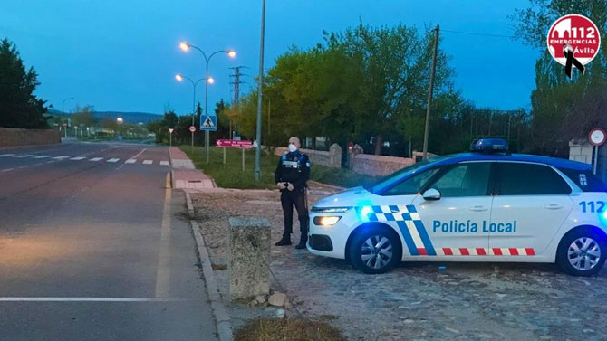 Control de la Policía Local a primera hora del domingo.
