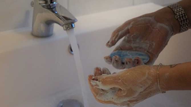 Lavado de manos como prevenci&oacute;n ante la pandemia.