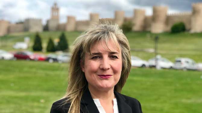 Julia Mart&iacute;n Velayos.