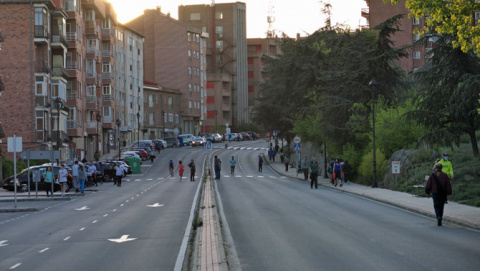 Peatones en el primer d&iacute;a de permisos autorizados.
