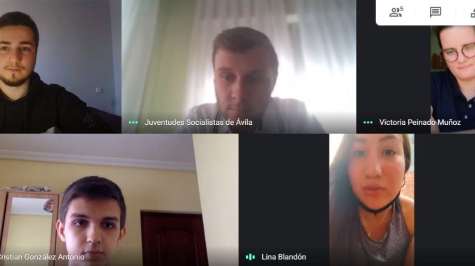 Reunión de Juventudes Socialistas con representantes de la comunidad colombiana en Ávila.