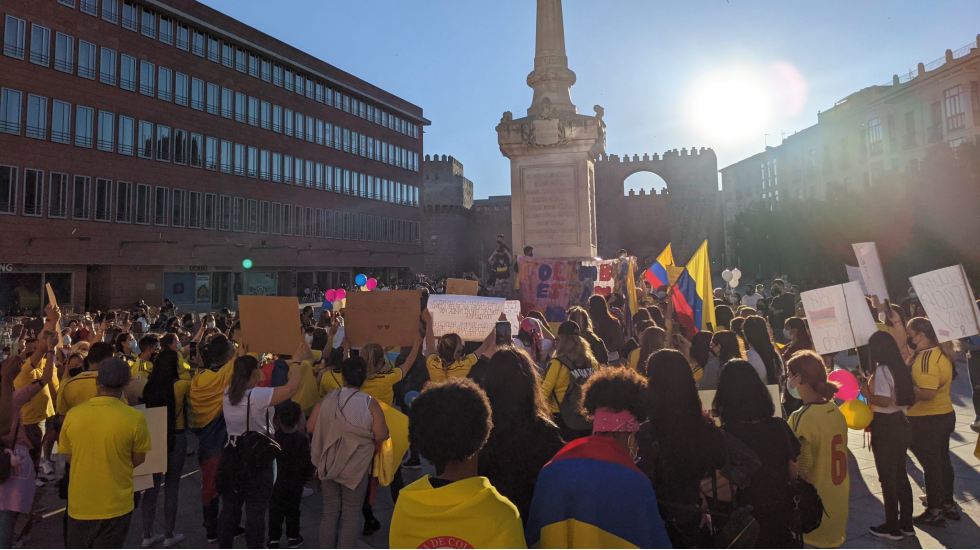 Protesta de la comunidad colombiana el 6 de mayo.