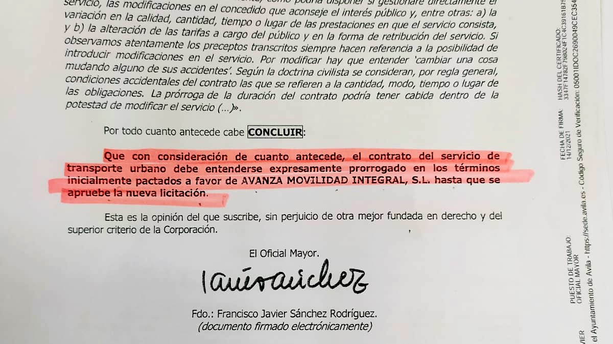 Informe jurídico municipal donde se muestra la prórroga de la adjudicación del autobús en Ávila.