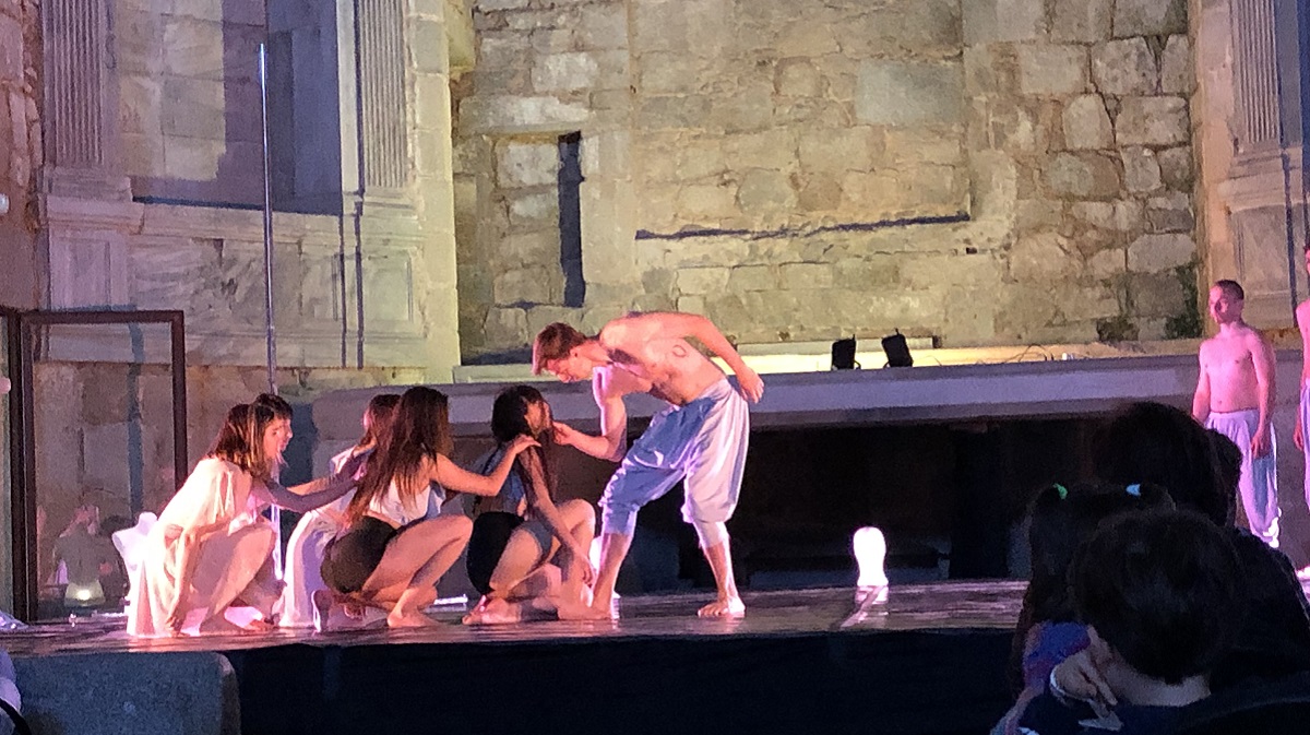 ‘Miradas en blanco’ de la Joven Compañía de Danza de Castilla y León.
