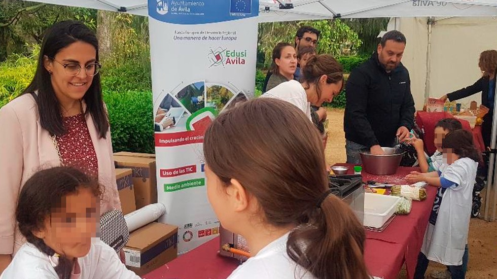Actividades en el jardín de San Vicente con motivo del Día de Europa.