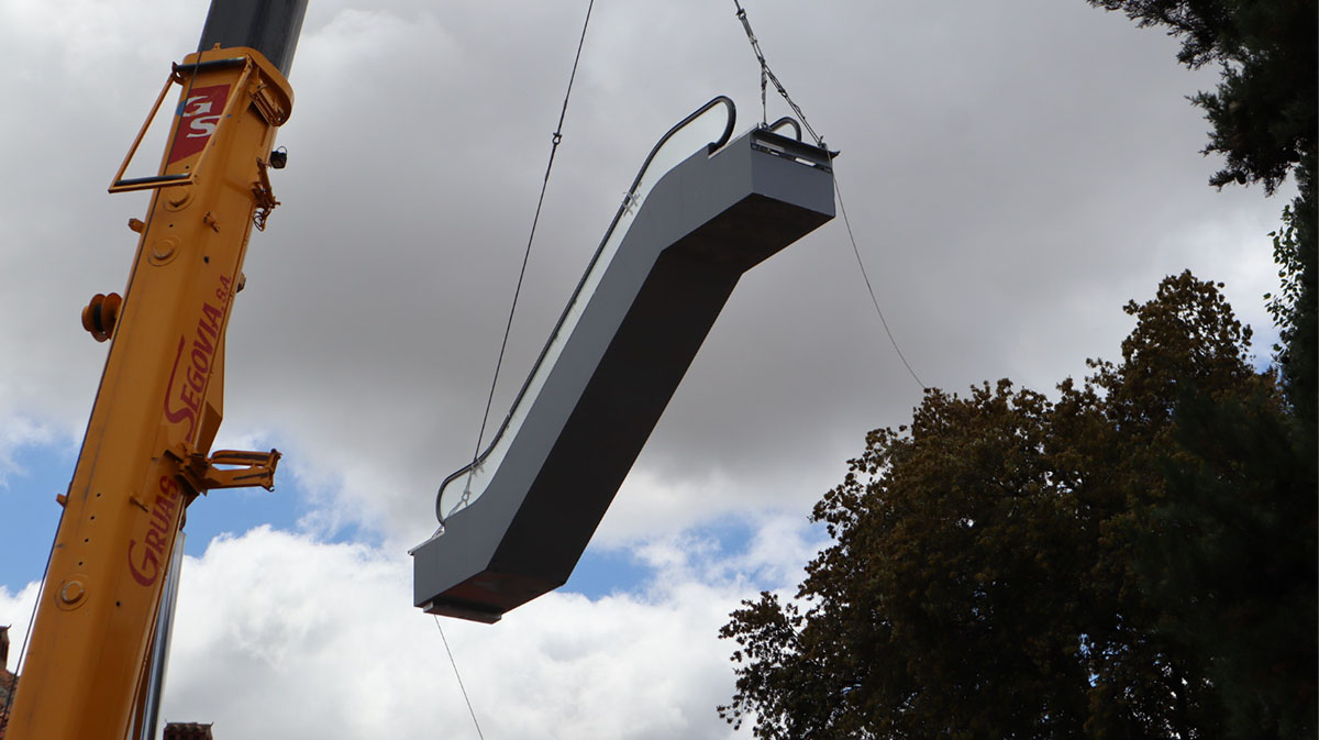 Instalación de escaleras mecánicas en la Cuesta Antigua