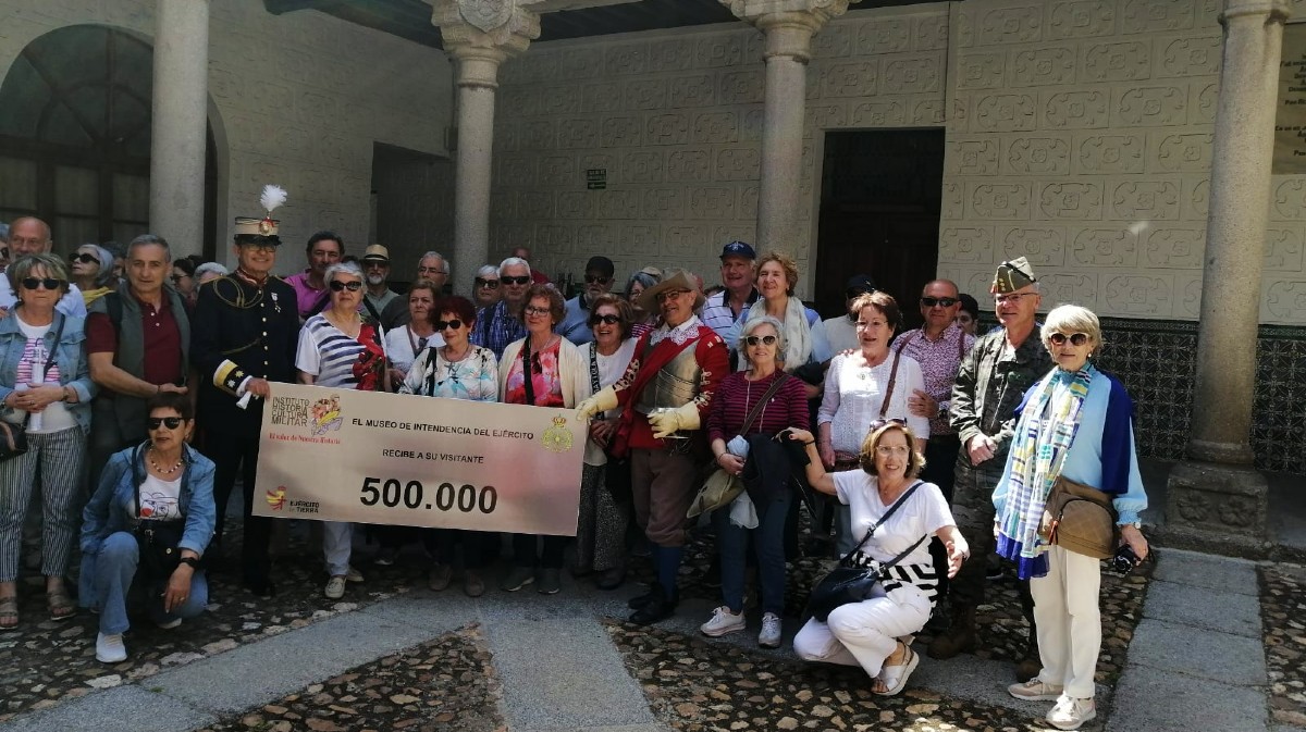 Visitante número 500.000 en el Museo del Cuerpo de Intendencia.
