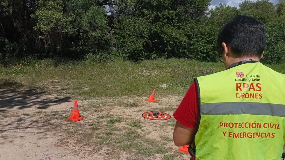 Unidad de drones en la búsqueda del desaparecido en Navaluenga.