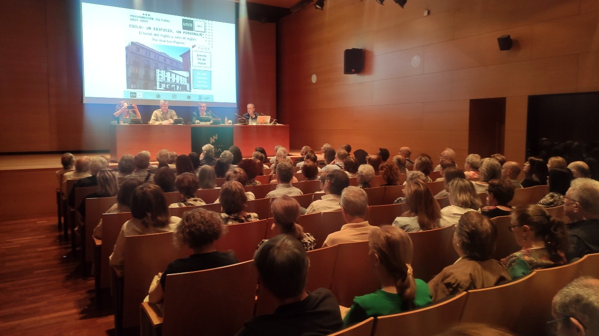 Conferencia de José Luis Pajares sobre John Smith, creador del Hotel Inglés en Ávila en el siglo XIX.