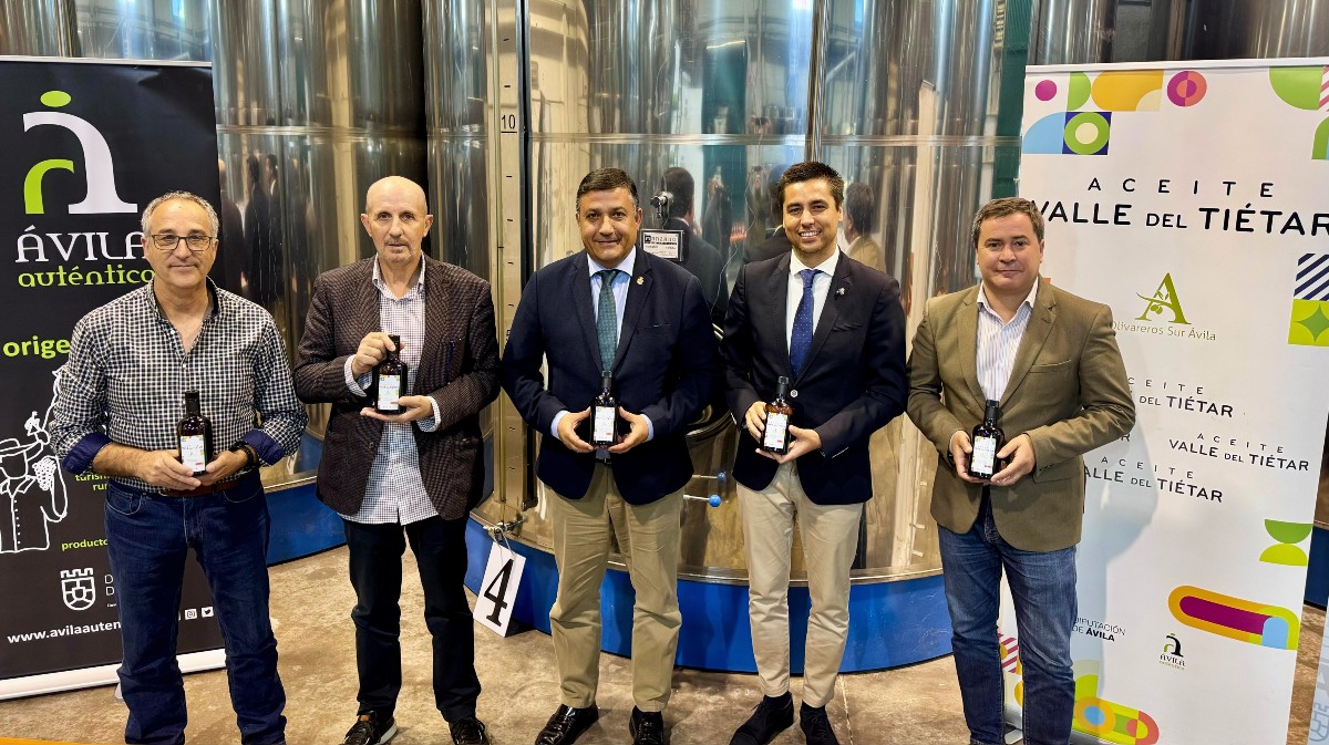 Firma en Candeleda del coinvenio entre productores y Diputación.