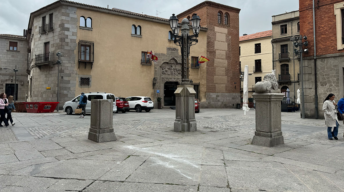 El conductor se enfrenta a una responsabilidad patrimonial tras tirar un león de granito