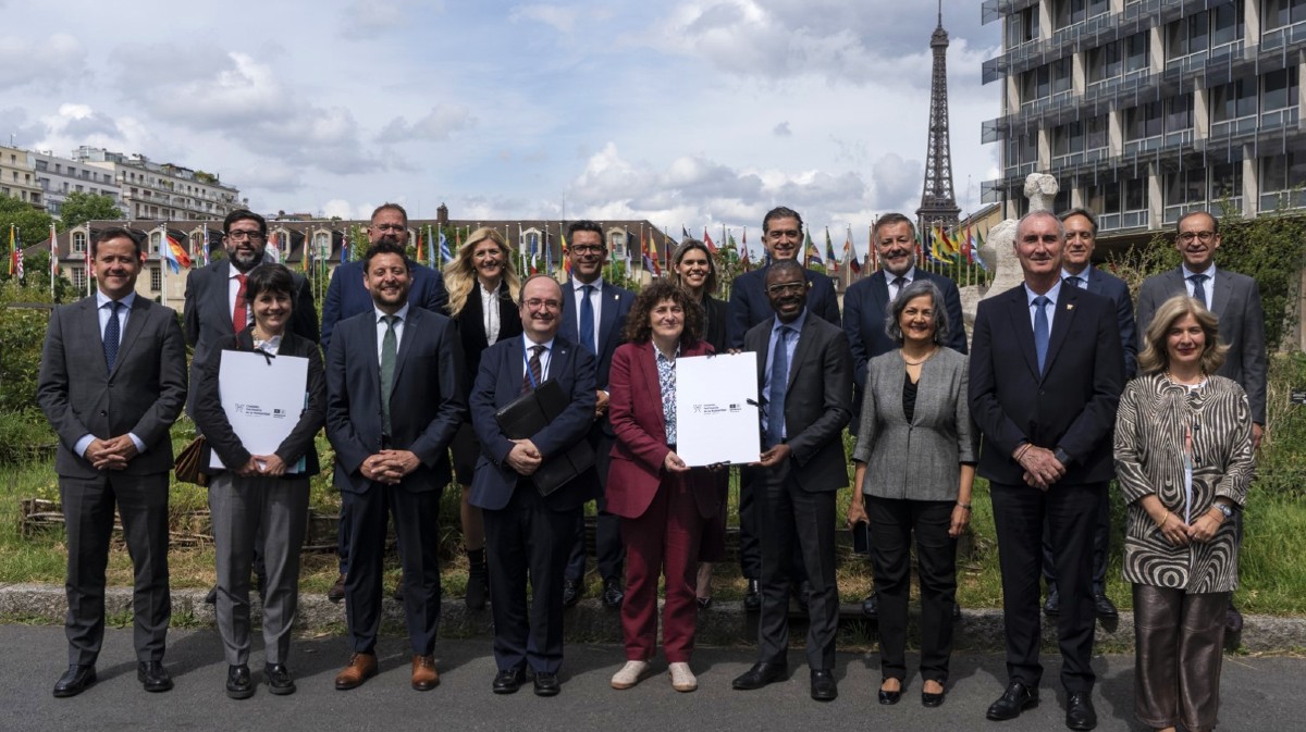 Reunión del Grupo de Ciudades Patrimonio de la Humanidad de España con el director del Centro de Patrimonio Mundial de la Unesco, Lazare Eloundou Assomo, y el embajador de España en Unesco, Miquel Iceta.