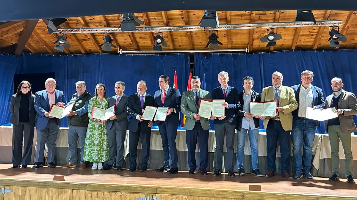 Adhesi&oacute;n de ocho ayuntamientos al programa Rehabitare.