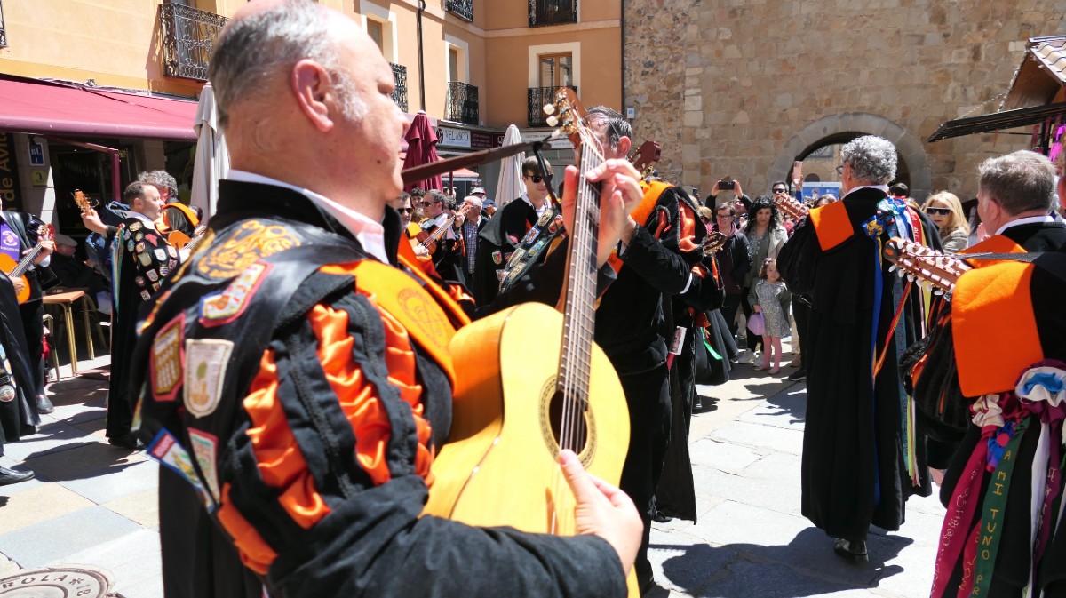 Los tunos de Empresariales de Huelva conquistan