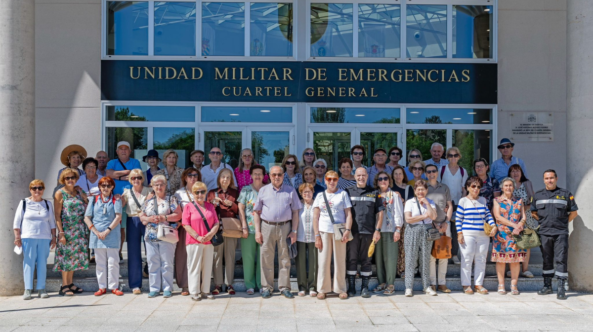 La Universidad de la Experiencia de Arévalo cierra el curso con una visita a la sede de la UME