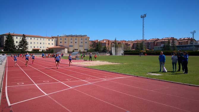 Atletismo en los Juegos Escolares.
