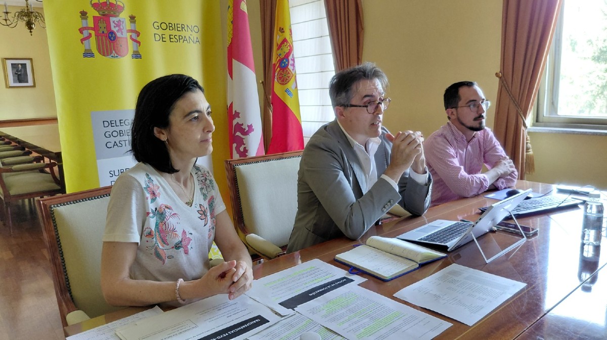 Reuni&oacute;n de la Subdelegaci&oacute;n del Gobierno con ayuntamientos sobre el uso de fondos estatales para combatir la violencia de g&eacute;nero.