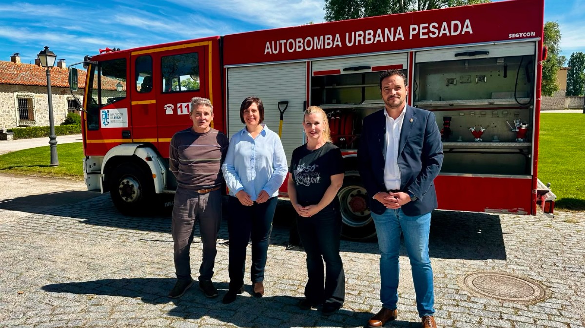 Entrega de una autobomba a la Mancomunidad de las Cinco Villas.