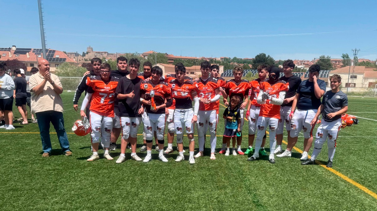 Grizzlies de &Aacute;vila en El Nacional-Chulet&oacute;n Bowl.