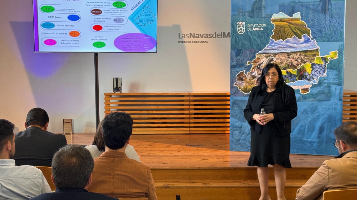 La vicepresidenta segunda, Beatriz D&iacute;az, en las Jornadas de Alcaldes.