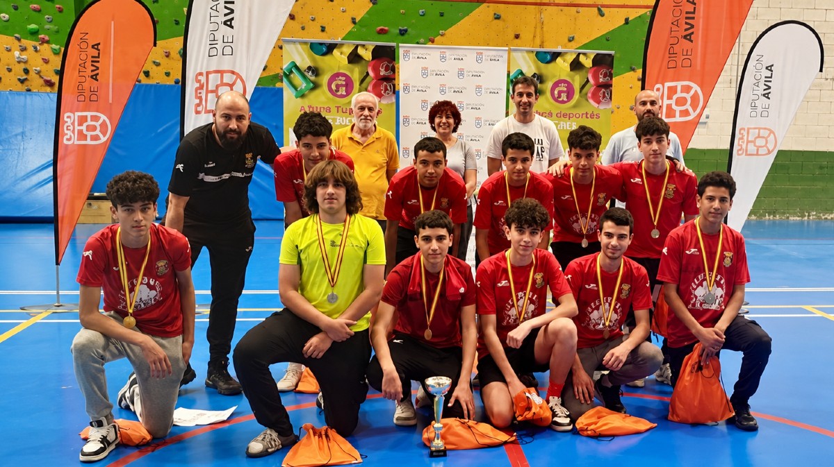Equipo de El Tiemblo, ganador de f&uacute;tbol sala de los Juegos Escolares.