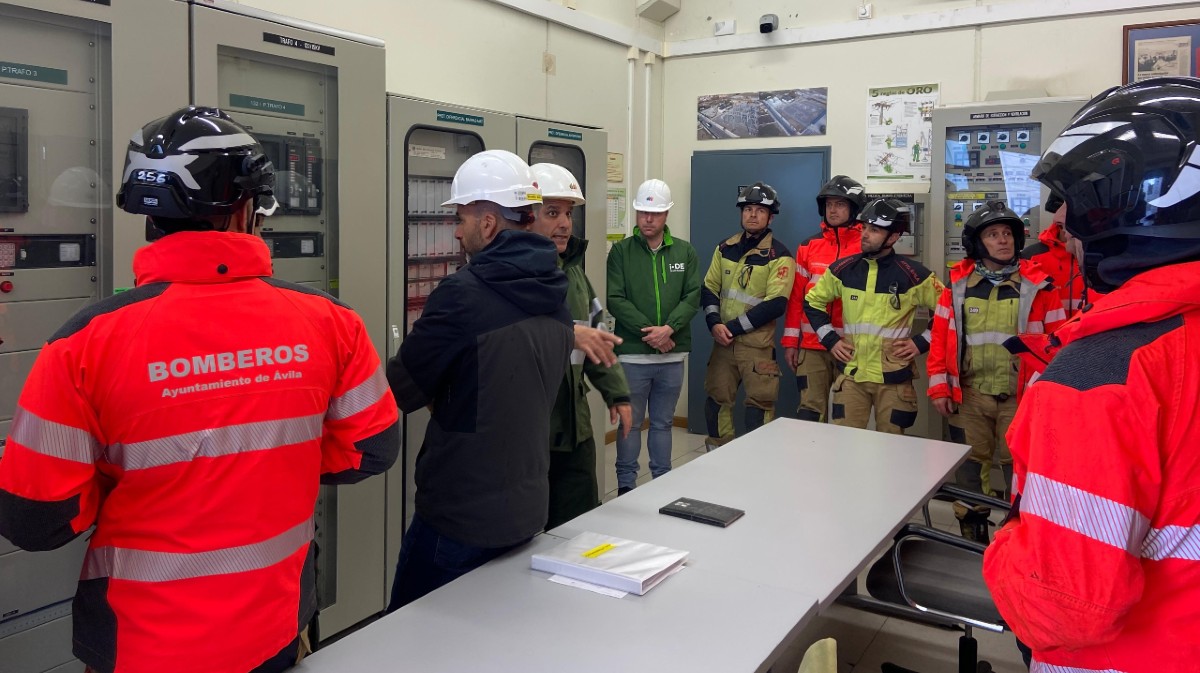 Visita de los bomberos a la subestaci&oacute;n el&eacute;ctrica de &Aacute;vila.
