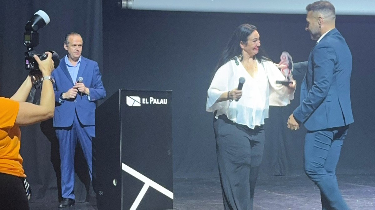 Javier del Real recibe el Premio Duende al mejor bailar&oacute;in de danza espa&ntilde;ola.