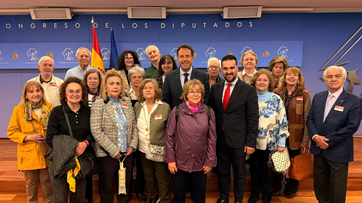Visita del Hogar de &Aacute;vila en Madrid al Congreso.