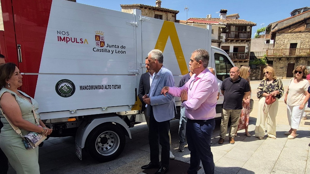 El delegado territorial pide a los alcaldes de Adanero y Sanchidrián que presenten alegaciones y aprueben ordenanzas municipales