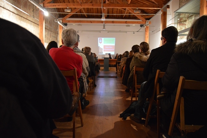 Presentaci&oacute;n literariua en el Episcopio.