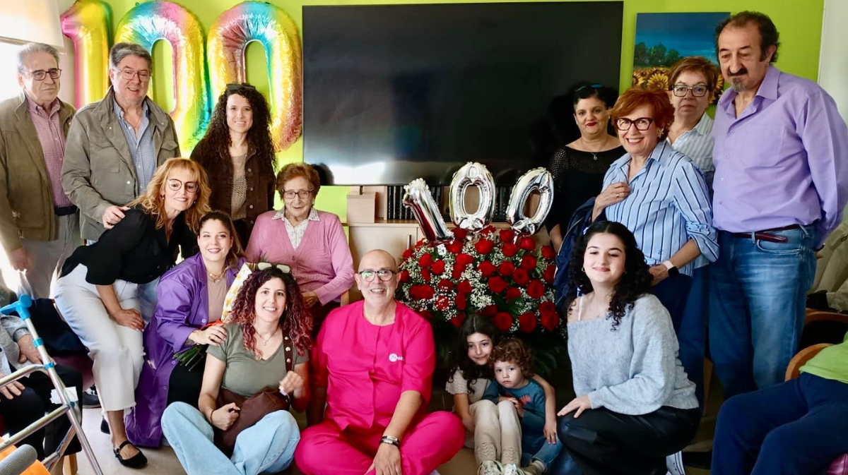 Juana García celebra sus 100 años en la residencia de Sinlabajos