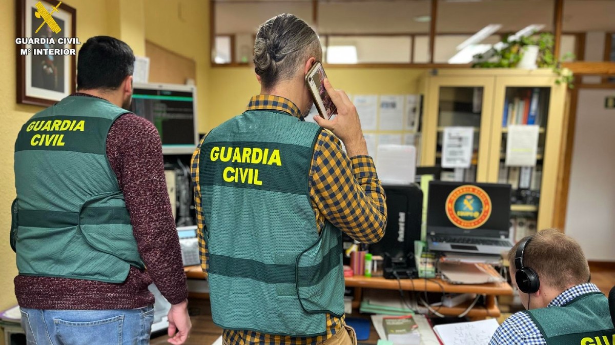 Equipo @ de la Guardia Civil de &Aacute;vila.