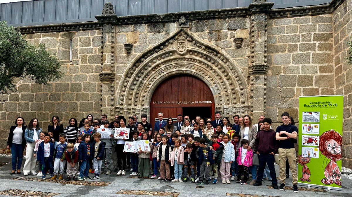 Entrega de premios del Concurso de Escritura y Pintura sobre la Constituci&oacute;n.