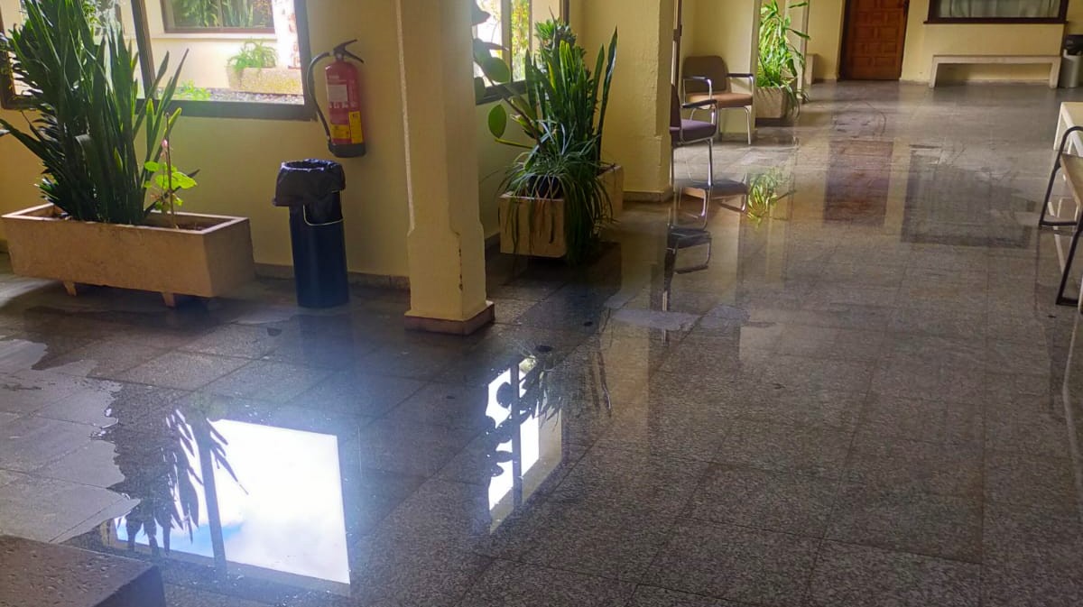 Charcos en el Centro Residencial Infantas.