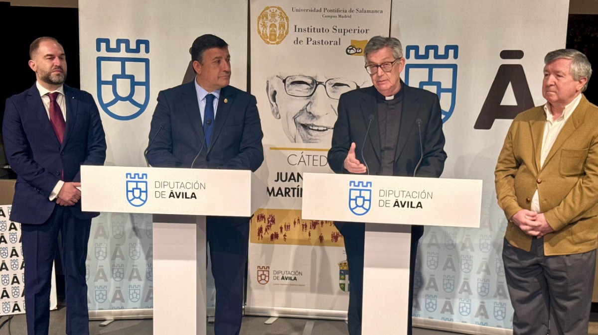 Firma de la renovaci&oacute;n de la C&aacute;tedra Juan de Dios Mart&iacute;n Velasco.
