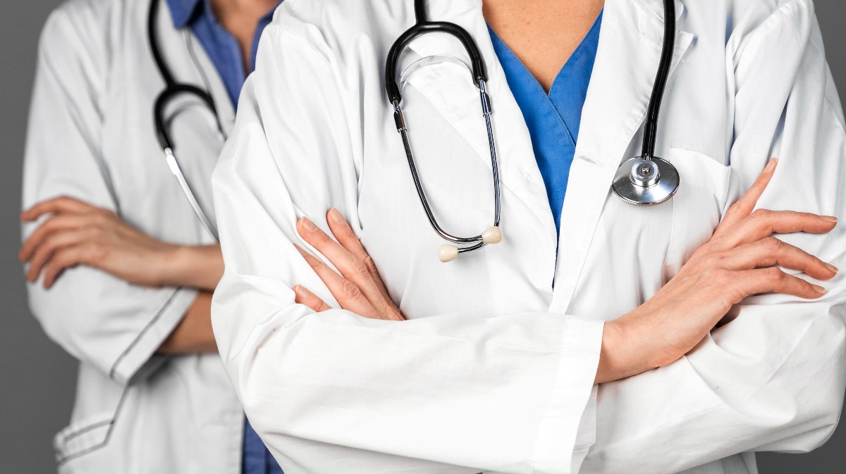 Imagen de archivo de m&eacute;dicos.