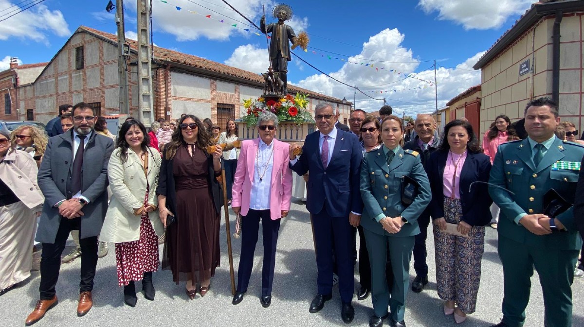 Diputados provibciales de Por &Aacute;vila en la festividad de San Isidro en Barrom&aacute;n.